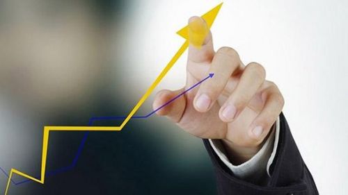 美股期货暴跌、金价崩跌逾60美元